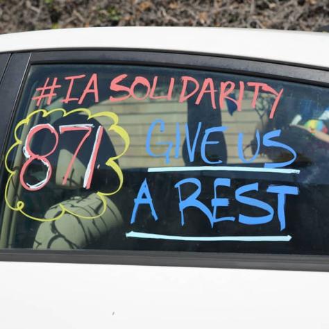 Message of solidarity on a car window. 